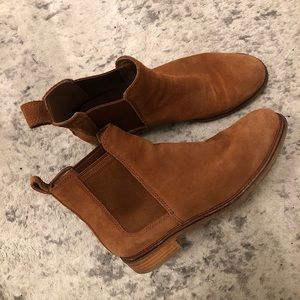 CLARKS women’s tan chelsea ankle boots!